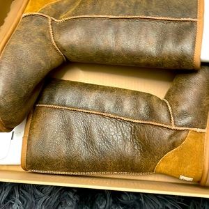 Ugg classic tall bomber boot-NIB
